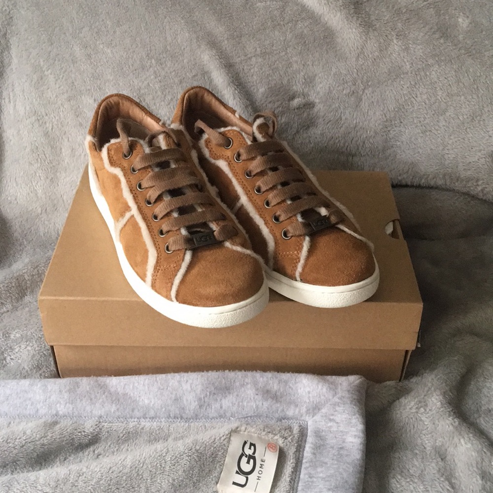 NWIB UGG WOMENS MILO SPILL SEAM SHOE